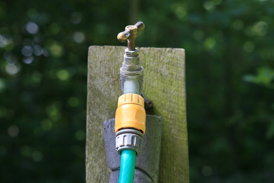 How to connect garden hose